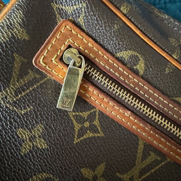 Authentic Louis Vuitton - Picture 5 of 10
